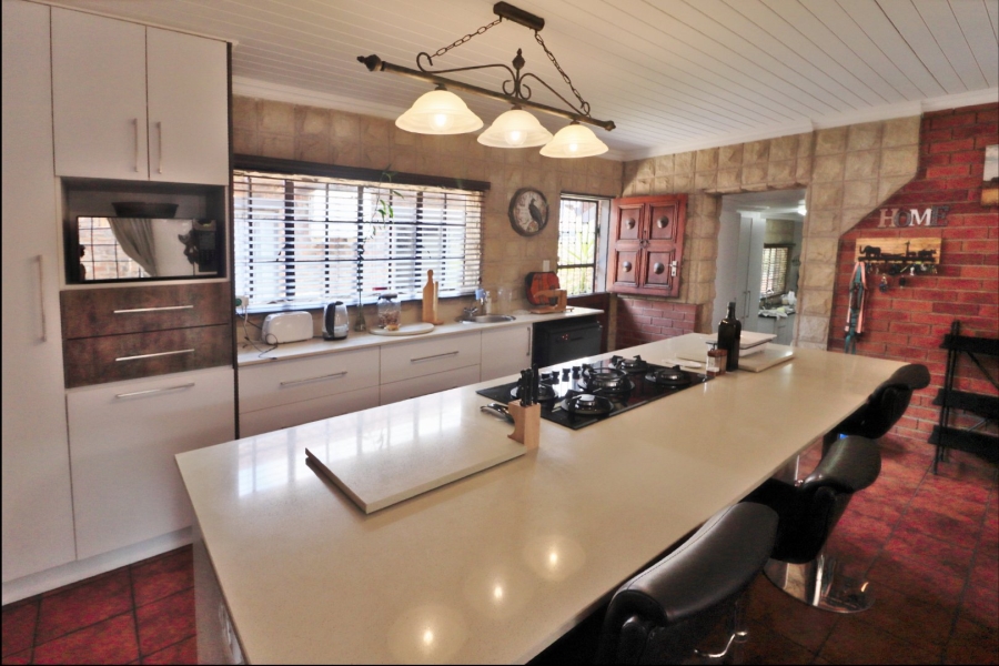 5 Bedroom Property for Sale in Langenhovenpark Free State
